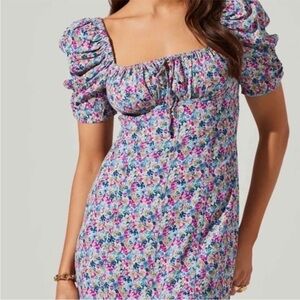 ASTR The Label Floral Puff Sleeve Mini Dress in Pink,‎ Purple & Blue. Size Large